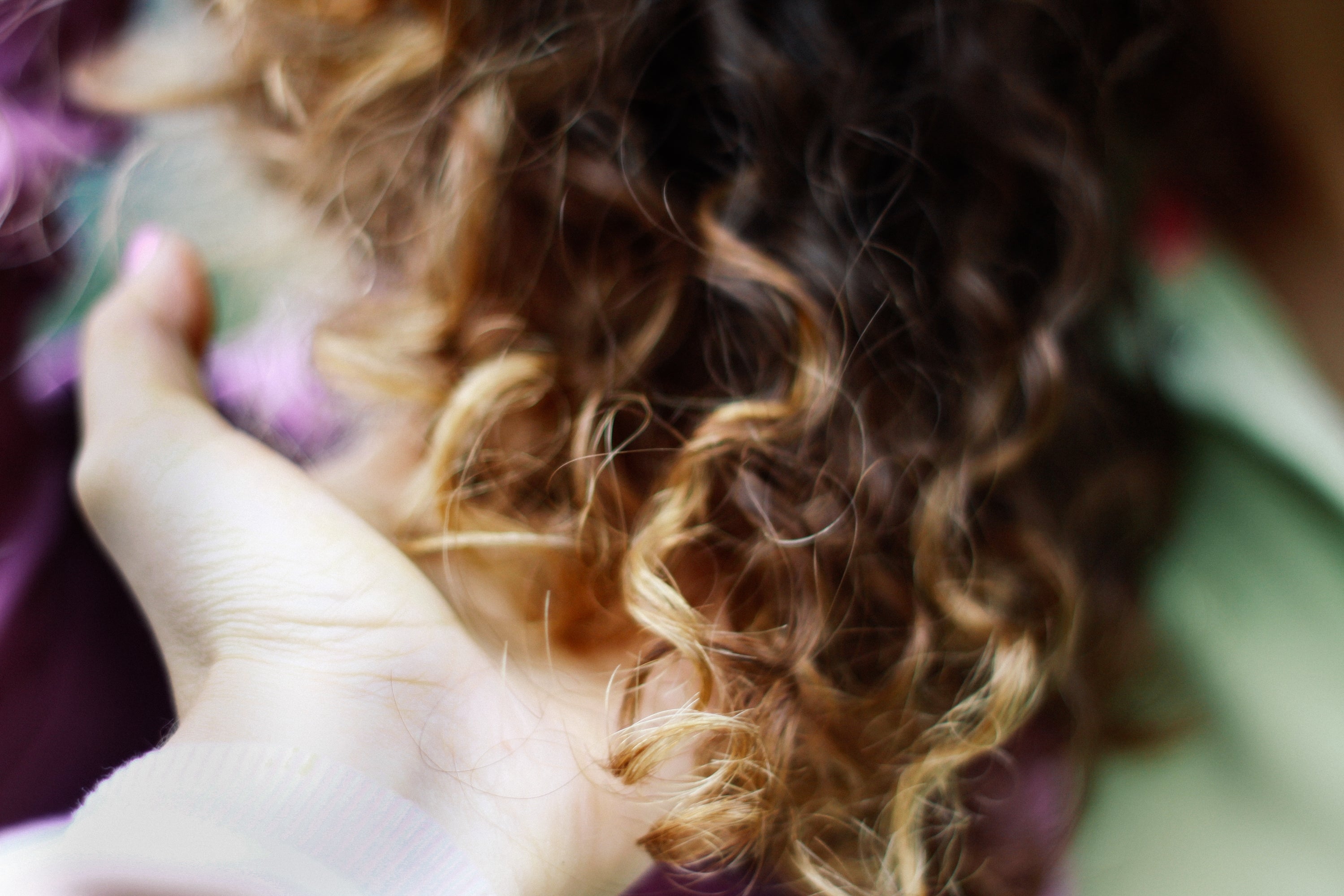 Lockenpflege mit Naturkosmetik: So pflegst du lockige Haare
